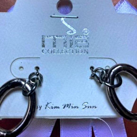 Mia collection silver hoop Oval dangle earrings - Picture 3 of 7